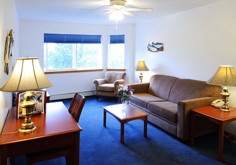 Frontier Suites Hotel In Juneau Exterior foto
